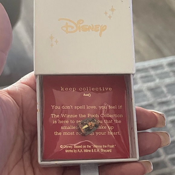 Keep Collective licensed Disney Tigger Charm - Picture 2 of 3